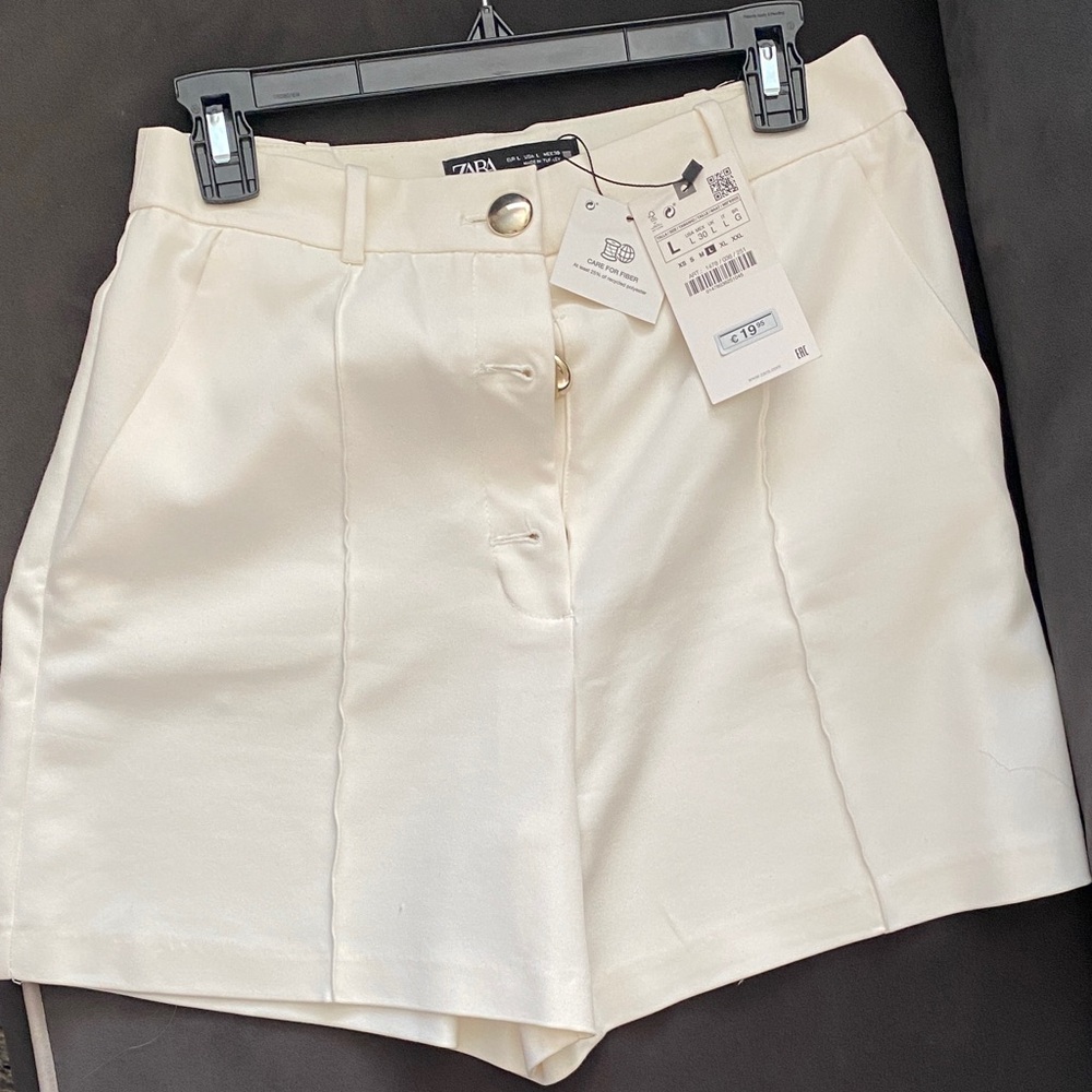 Zara Women's High Waist Cream Shorts